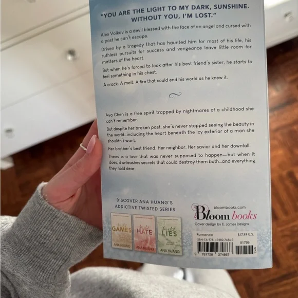 Twisted Love Book - Ana Huang - Book One - In perfect condition - Picture 2 of 4